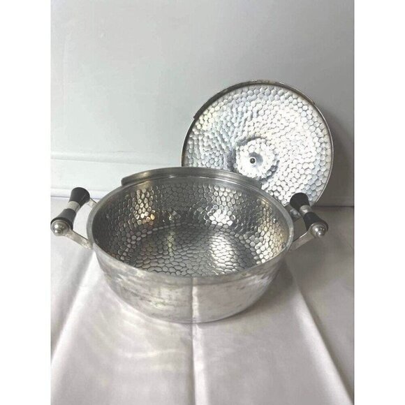Vintage 1950s Hammered Aluminum Casserole Dish with Lid - Picture 4 of 11